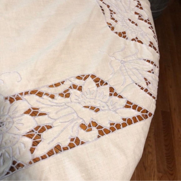 Flower Round Tablecloth Purple Embroidered Table Cloth Home Kitchen Table Decora - Picture 8 of 11